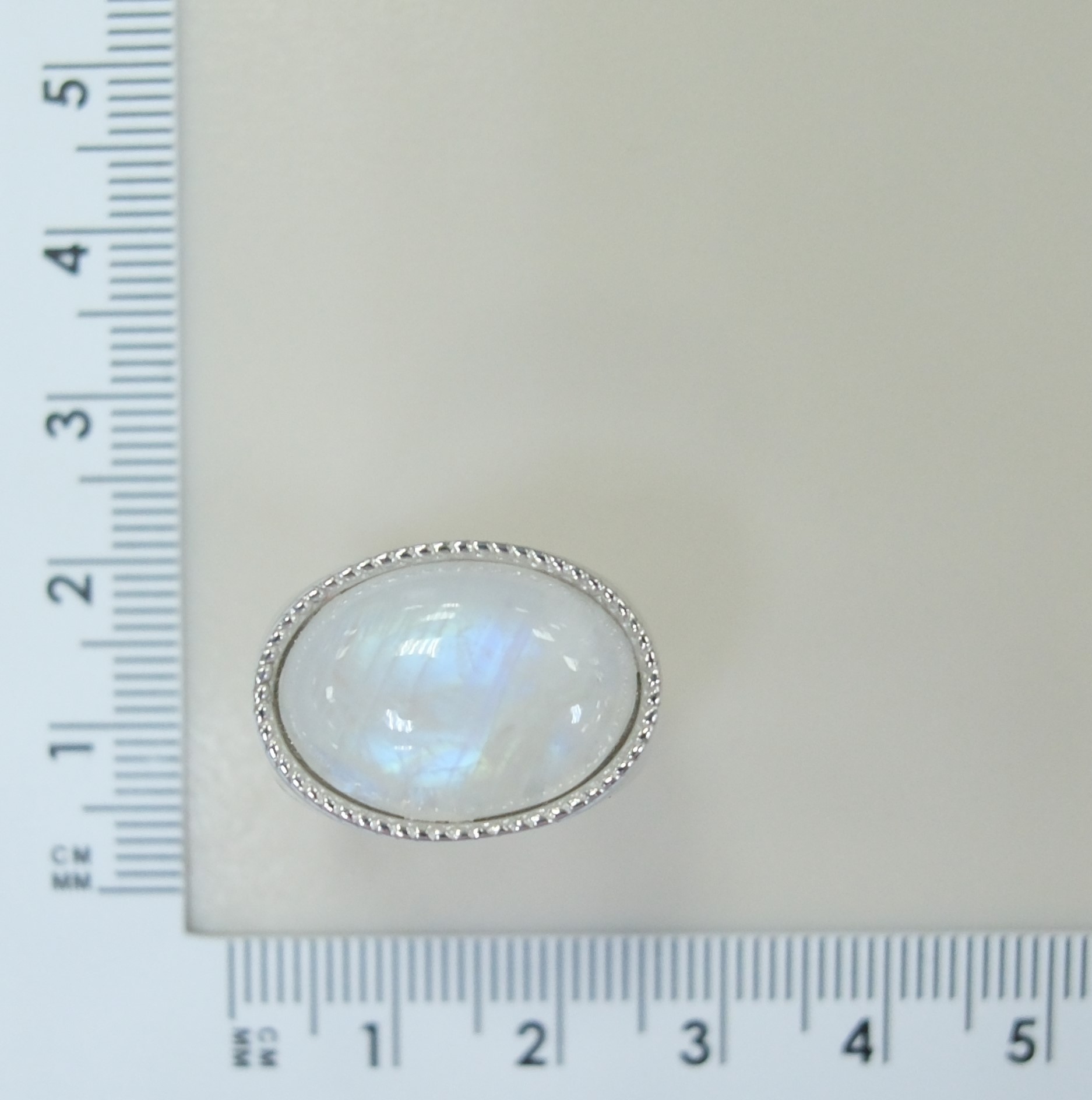 Серебряное кольцо с лунным камнем